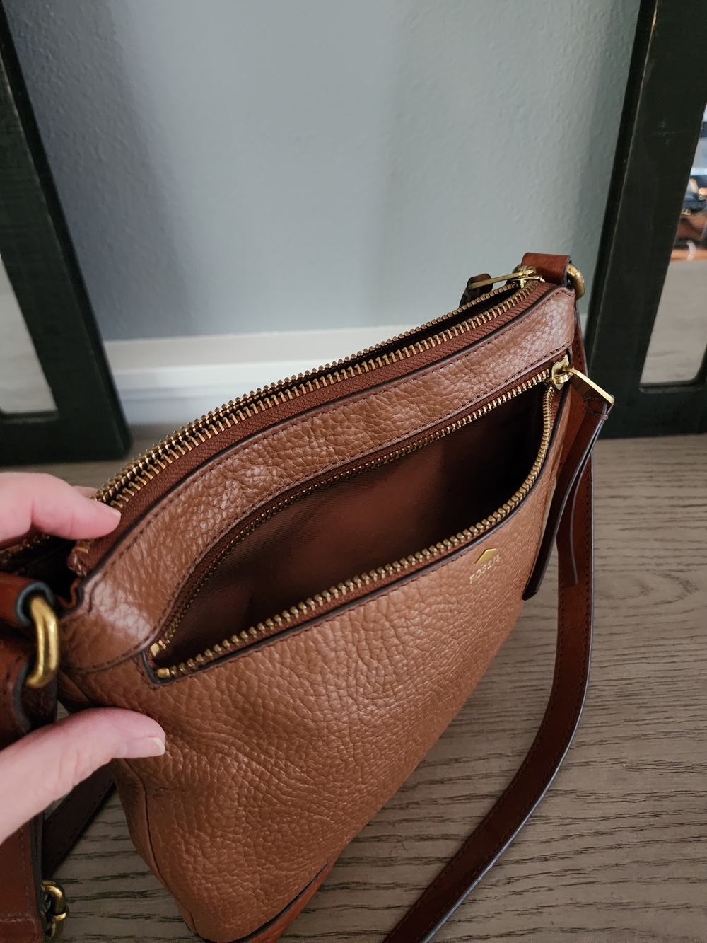 Fossil Two-Tone Chestnut Brown Leather Crossbody with Gold Accents - Picture 4 of 9